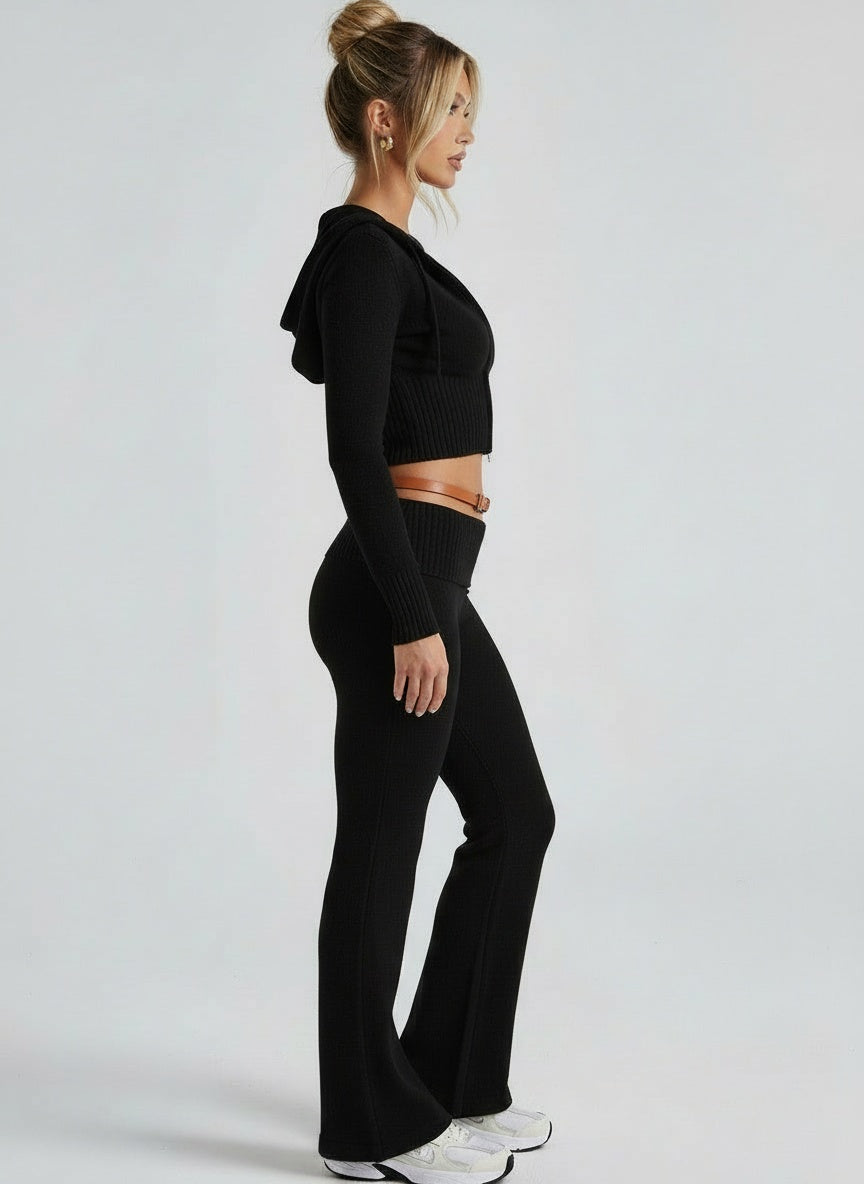 Back pose of the model wearing Elena | Exklusives Lounge-Set