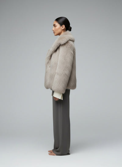 Side profile of the model wearing Tysa Kunstpelzjacke