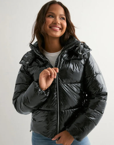 Noemi Puffer Jacke mit Kapuze