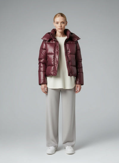 Full body view of the model wearing Mina Puffer Jacke