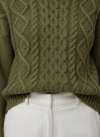 Detail shot of Sophie | Eleganter Rollkragenpullover