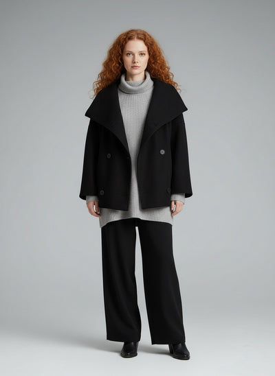 Full body view of the model wearing JADE | Herbstmantel