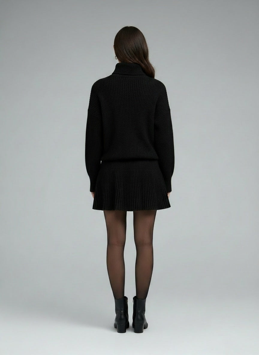 Back pose of the model wearing Elena | Gemütliches Set