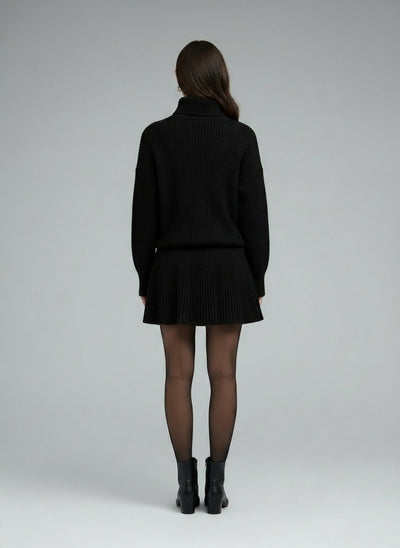 Back pose of the model wearing Elena | Gemütliches Set