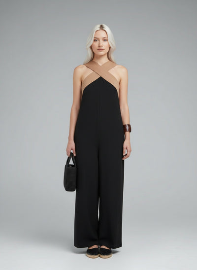 Full body view of the model wearing Delphine | Kreuzkleid