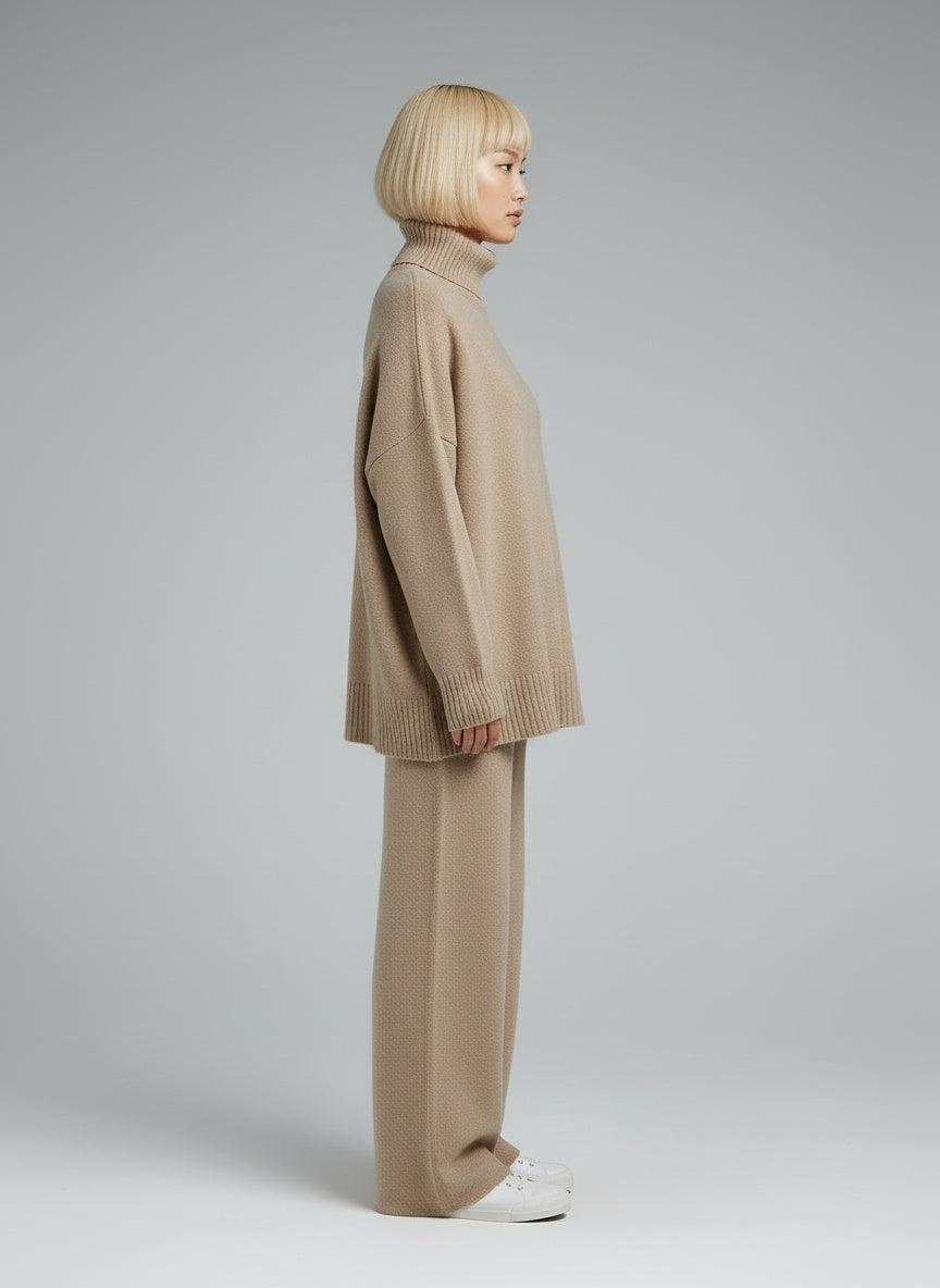 Side profile of the model wearing Clara™ | Anzugset – Zeitlose Eleganz & Stil