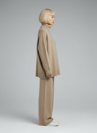 Side profile of the model wearing Clara™ | Anzugset – Zeitlose Eleganz & Stil