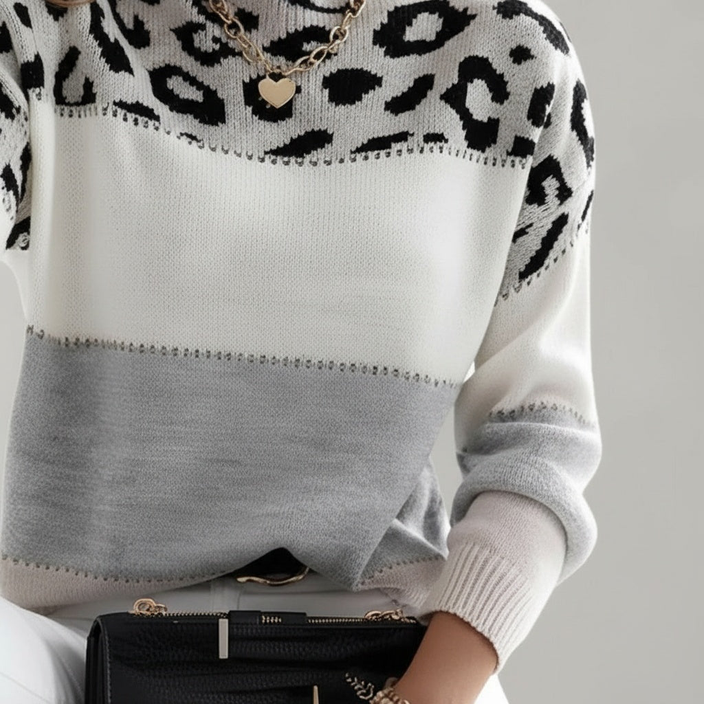 Detail shot of Charlene | Lässiger Pullover mit Leopardenmuster