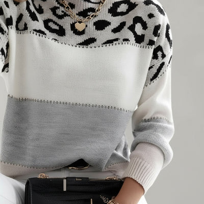 Detail shot of Charlene | Lässiger Pullover mit Leopardenmuster