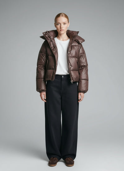Full body view of the model wearing Mina Puffer Jacke