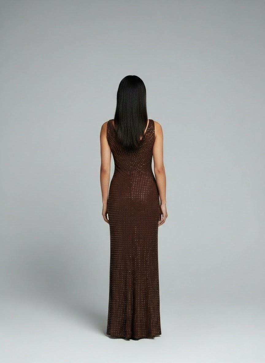 Back pose of the model wearing Cyvion - Midzomerglamour Kleid