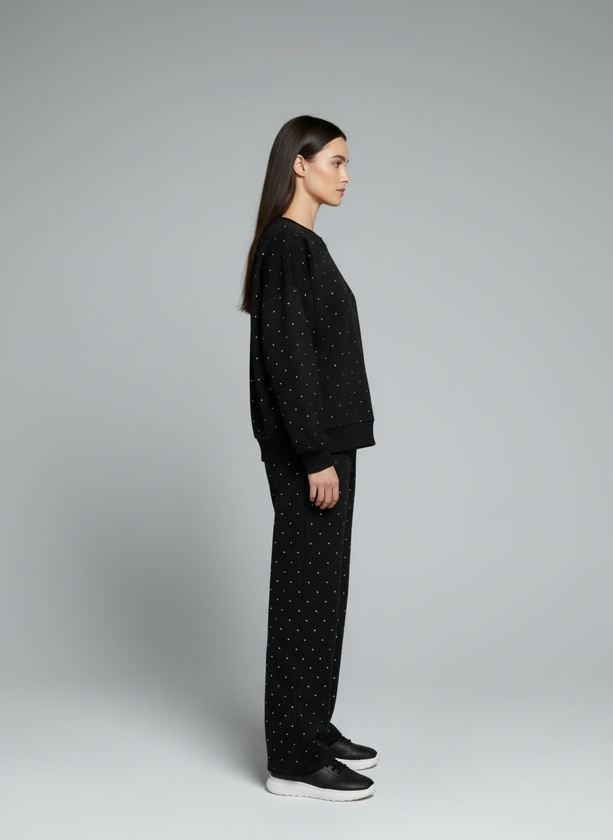 Side profile of the model wearing Amélie™ | Diamant-Set