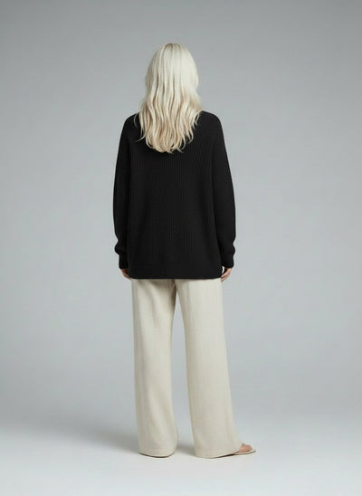 Back pose of the model wearing Lina™ | Gerippte Strickjacke mit Knöpfen