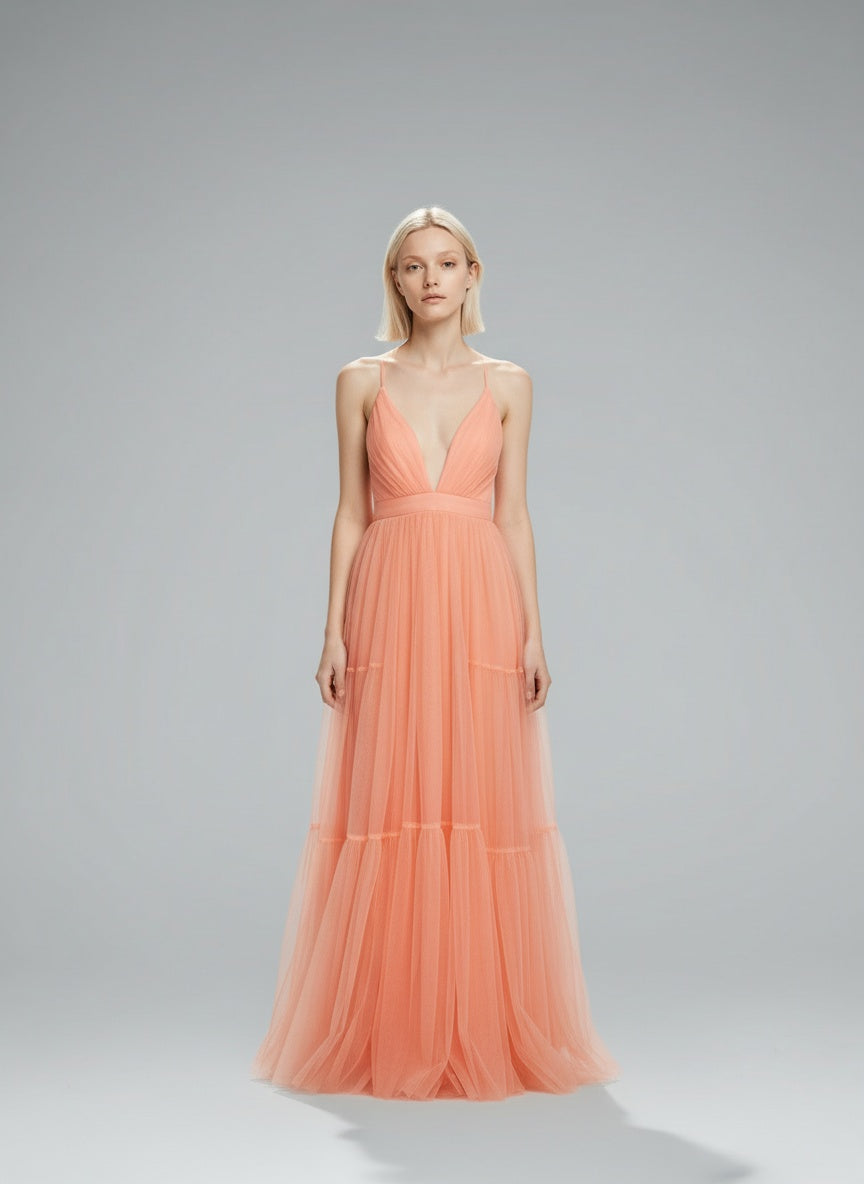 Full body view of the model wearing Lidia™ – Eleganz, die du spürst. Komfort, den du liebst.