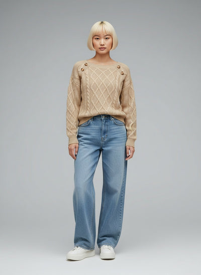 Full body view of the model wearing Lotte | Edle Kabelzugstrick-Winterpullover