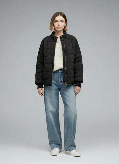 Side profile of the model wearing Luna | Gestepptes Übergangsjäcket