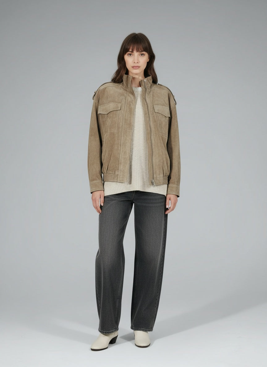 Full body view of the model wearing Sophia™ | Wildlederjacke Marble Sand