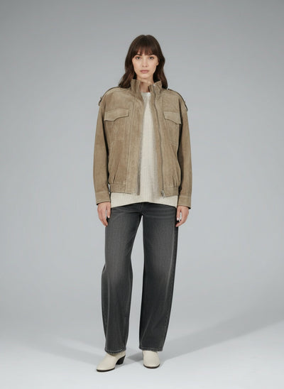 Full body view of the model wearing Sophia™ | Wildlederjacke Marble Sand