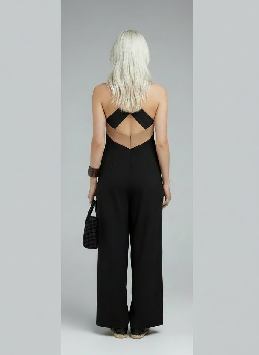 Back pose of the model wearing Delphine | Kreuzkleid