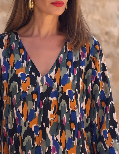 Detail shot of Nathalie | Kleid mit V-Ausschnitt im Retro-Druck