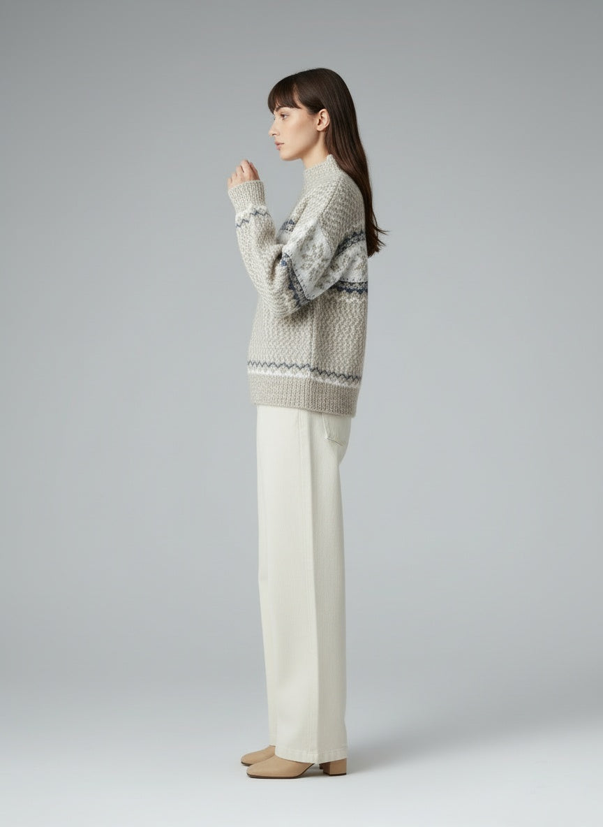 Side profile of the model wearing Helena - Bequemer Elegant Pullover