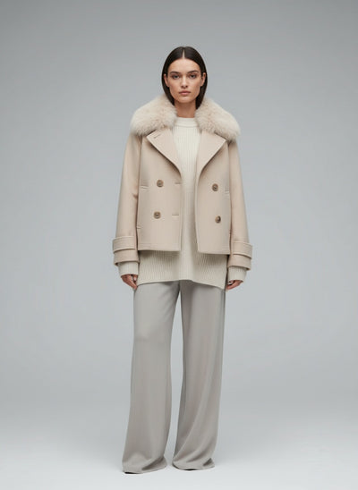 Full body view of the model wearing Eva Jacke mit Kunstpelz Kapuze