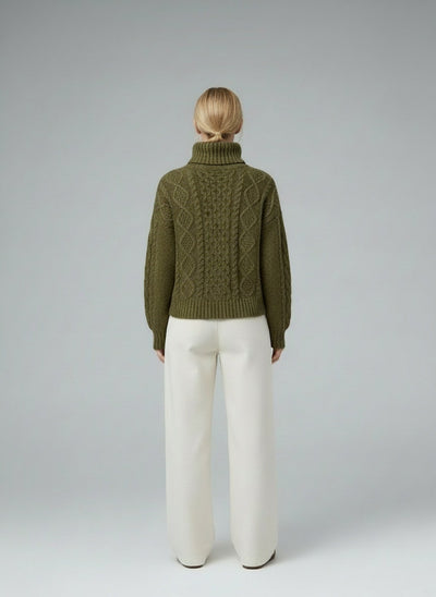 Back pose of the model wearing Sophie | Eleganter Rollkragenpullover