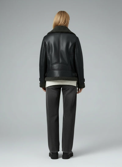 Back pose of the model wearing Pina Lederjacke