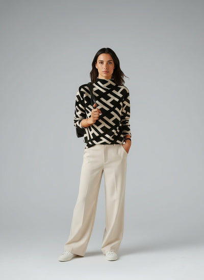 Full body view of the model wearing Elenora | Eleganter Pullover