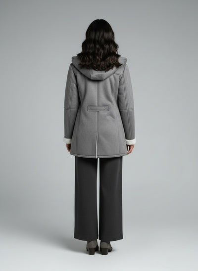 Back pose of the model wearing Claire™ | Wintermantel mit Fleece-Futter