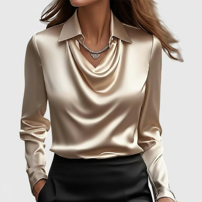 Detail shot of Sylvie | Bluse mit luxuriösem Glanz und Faltenkragen