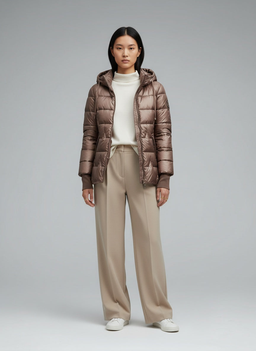 Full body view of the model wearing Moriva - Herbstjacke Damen mit Kapuze