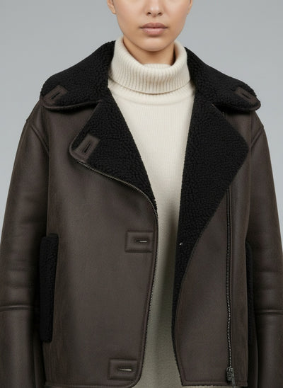 Close-up of the model wearing Clara™ | Jacke