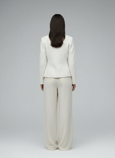 Back pose of the model wearing Olivia | Blazer mit eleganten Details