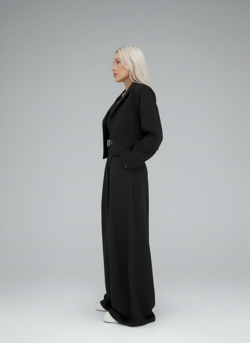 Side profile of the model wearing Eclat™ -Damen Ensemble Bustier + Jacke – Eleganter & Trendiger Stil