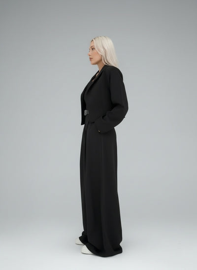 Side profile of the model wearing Eclat™ -Damen Ensemble Bustier + Jacke – Eleganter & Trendiger Stil