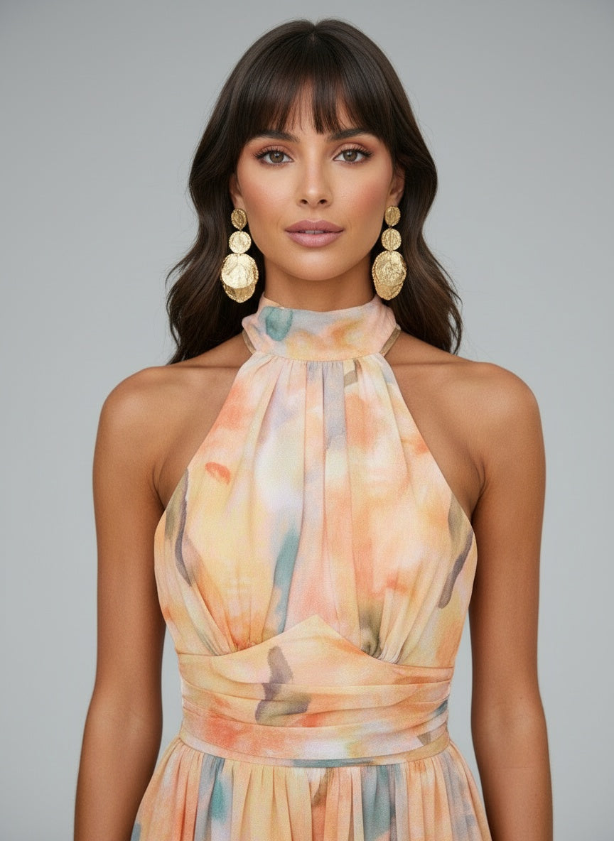 Close-up of the model wearing Eline™ | Halterkleid