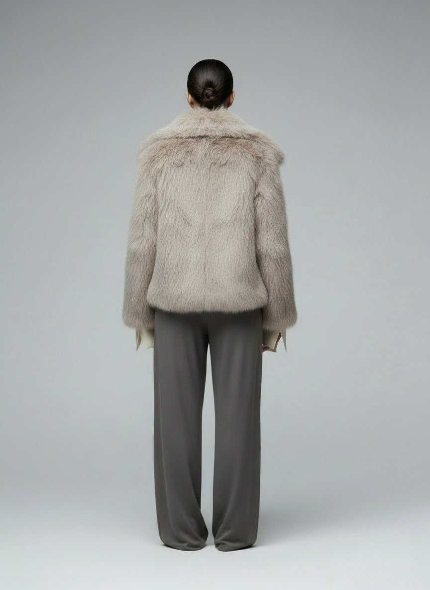 Back pose of the model wearing Tysa Kunstpelzjacke