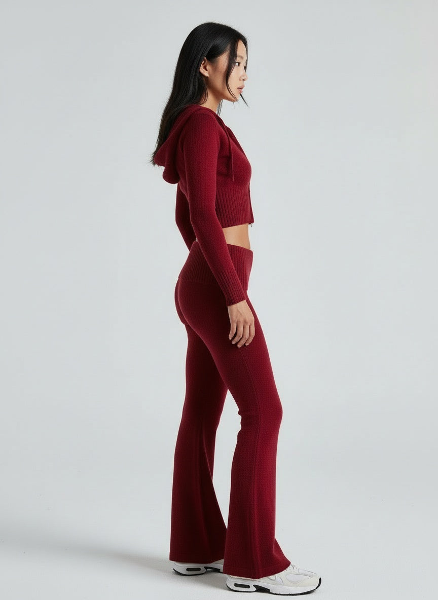 Side profile of the model wearing Elena | Exklusives Lounge-Set