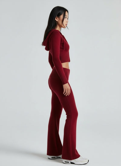 Side profile of the model wearing Elena | Exklusives Lounge-Set