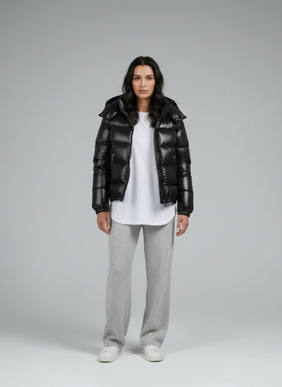 Full body view of the model wearing Unisex Steppjacke