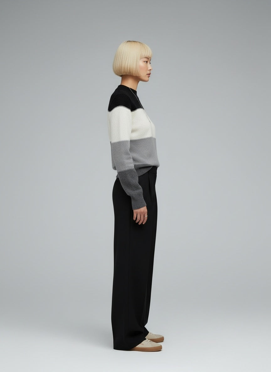 Side profile of the model wearing Elina | Leger und Eleganter Pullover
