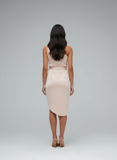 Back pose of the model wearing Cyvion - Satin Glow Kleid