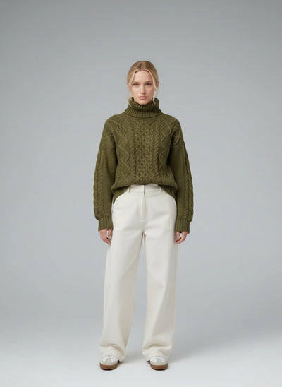 Full body view of the model wearing Sophie | Eleganter Rollkragenpullover