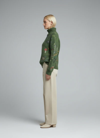 Side profile of the model wearing Ashley | Warme und Elegante Rollkragenpullover