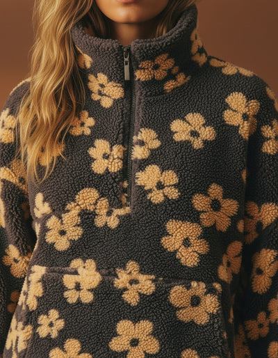 Detail shot of Daisy | Geblümter Warmer Fleecepullover