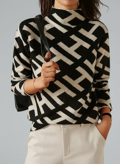 Detail shot of Elenora | Eleganter Pullover