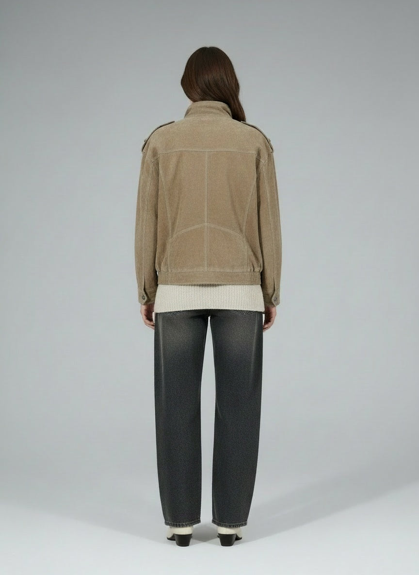 Back pose of the model wearing Sophia™ | Wildlederjacke Marble Sand