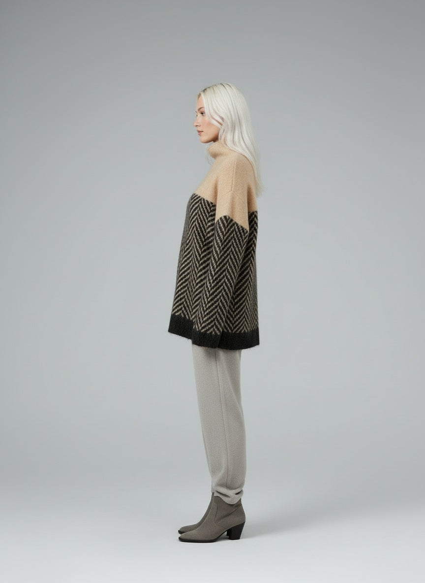 Side profile of the model wearing ADELIE | Premium Rollkragen aus edlem Strick