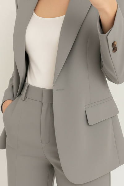 Detail shot of Sophie | Zeitloses Zweiteiliges Anzug